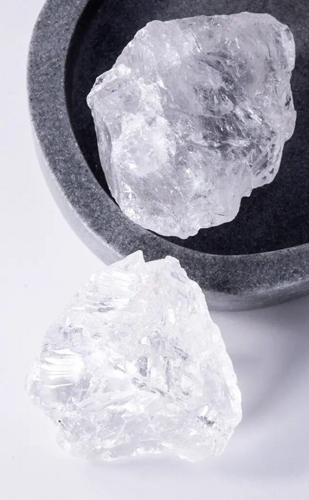 How To Use Healing Crystals For The First Time: A Complete Beginner’s Guide In Nigeria 2 clear quartz crystal